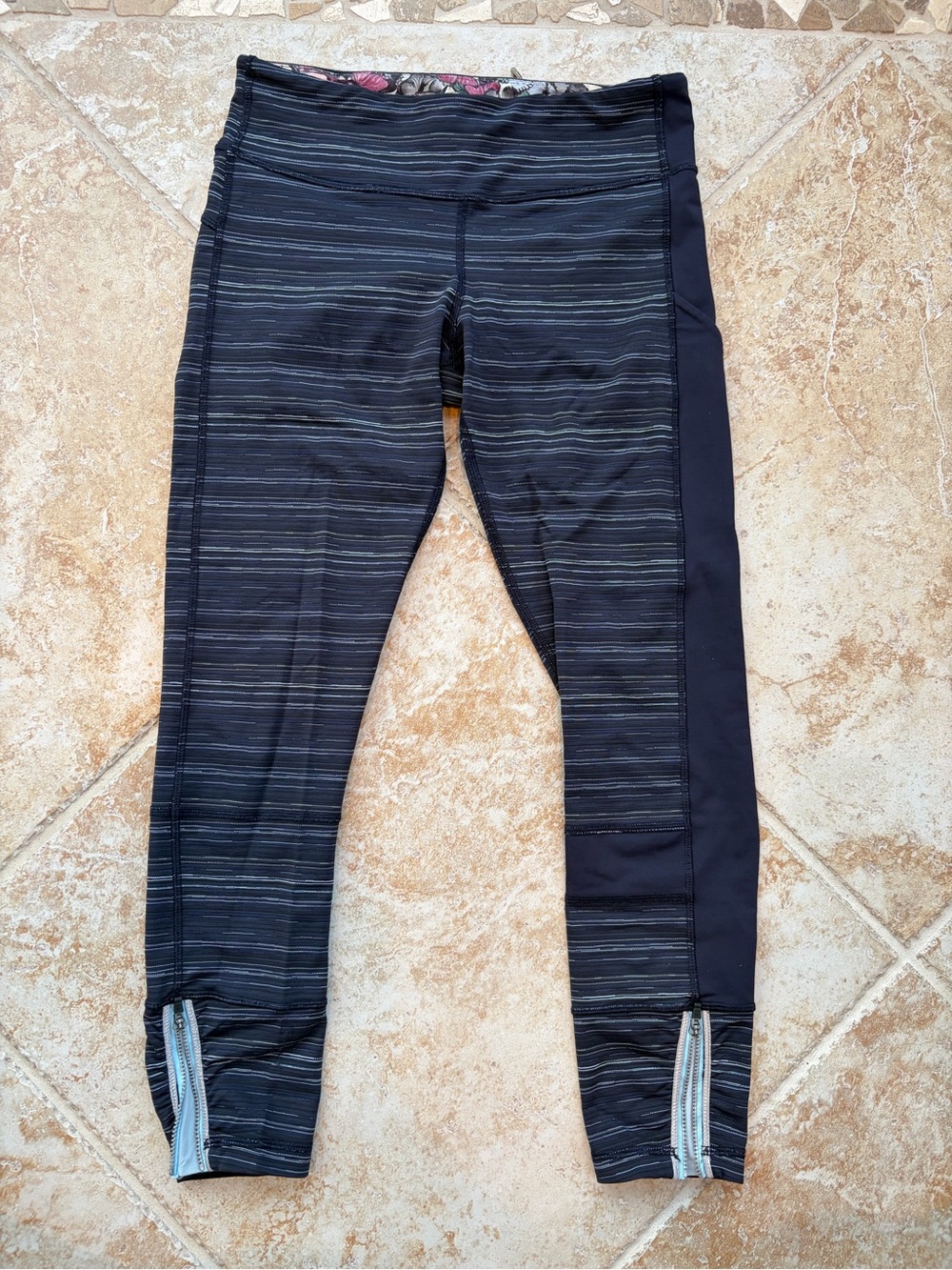 lululemon athletica Navy Blue Striped Leggings with Side Panels - size 8